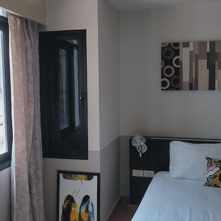 Twenty Three Residence Bangkok Extérieur photo