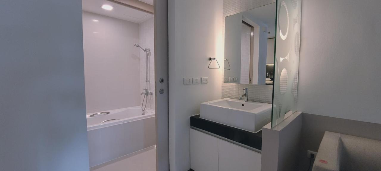 Twenty Three Residence Bangkok Extérieur photo